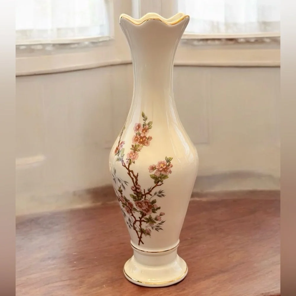 Retired Janbo Spain Porcelain Vase